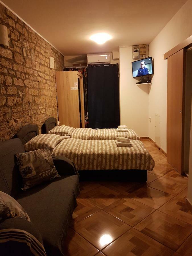 Studio Apartman Via Sibenik Exterior photo
