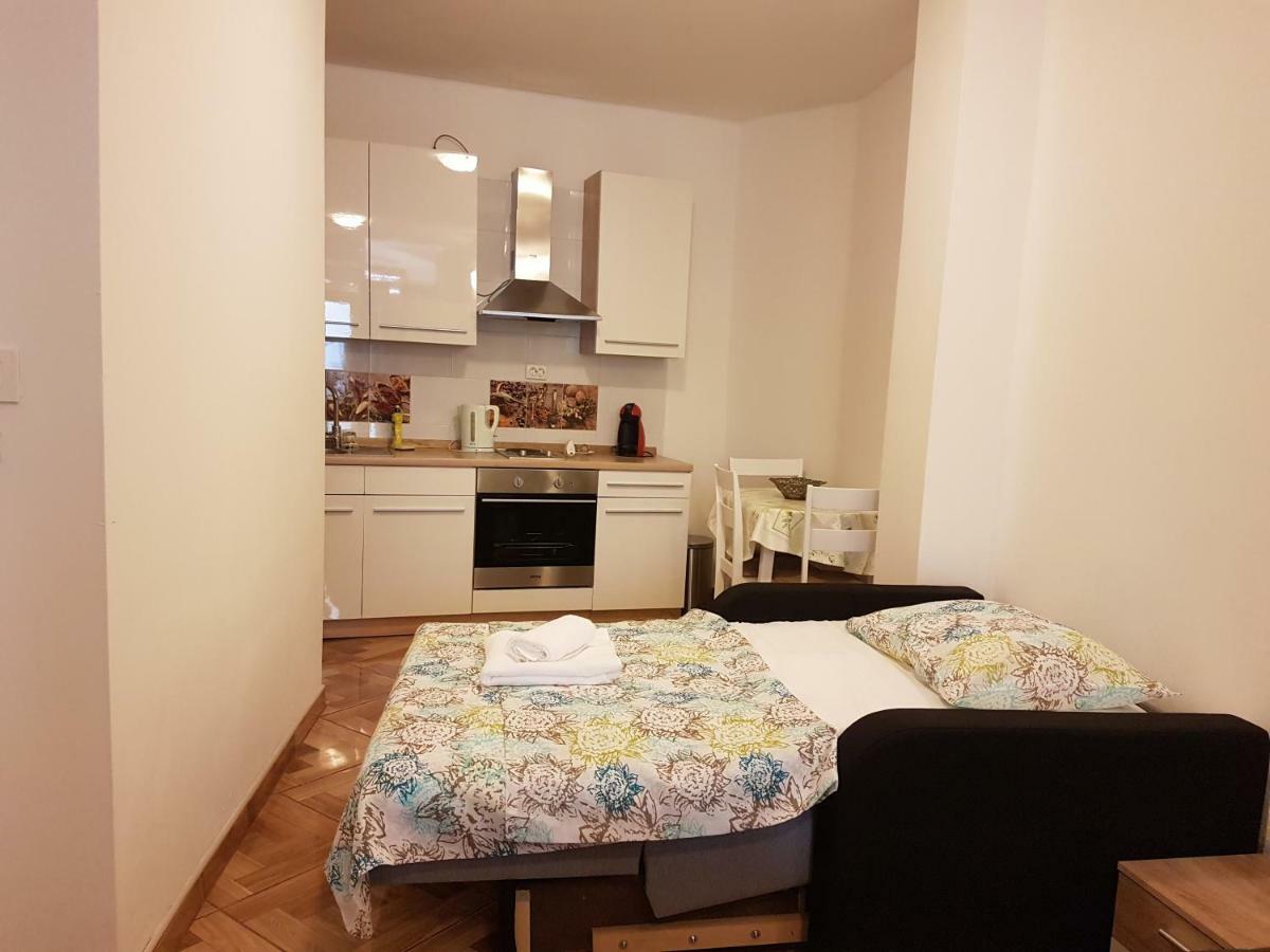 Studio Apartman Via Sibenik Exterior photo